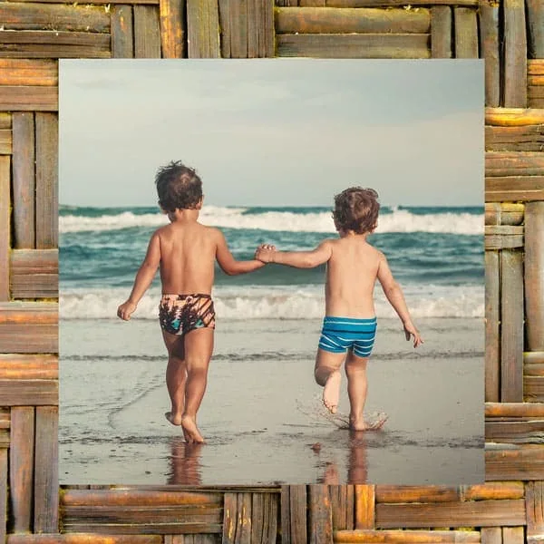 Brinquedos e diversão na praia para crianças com looks Uniko, conforto e estilo à beira-mar.