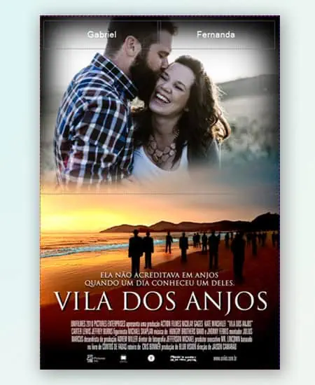 Amor entre casal com pôr do sol na praia, romântico e inspirador, para produção cinematográfica.