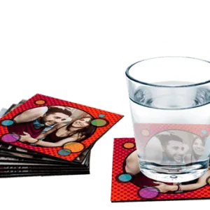 Adesivo personalizado com foto em copo de água, decoração e lembrança de momentos especiais.