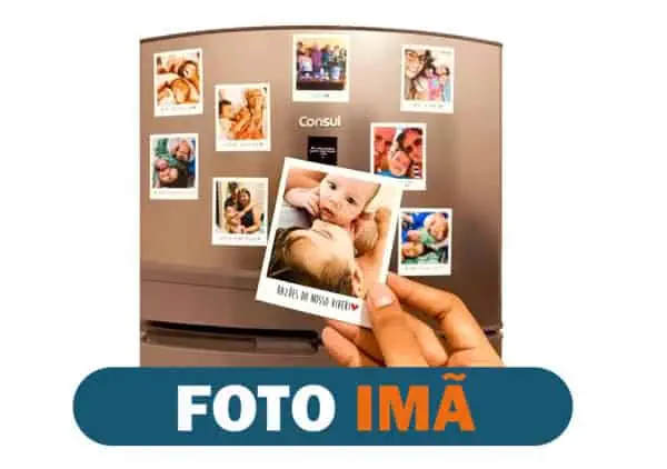 Fotos de momentos especiais em geladeiras decoradas, com destaque para fotos de família e lembranças criativas.